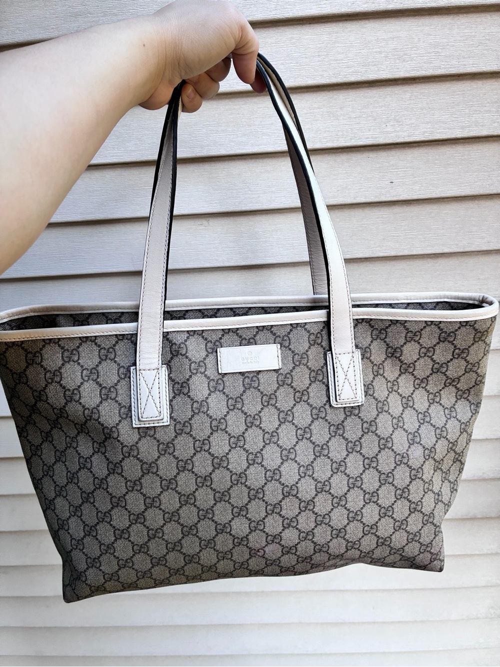 Most Affordable!!!Gucci Beige GG Supreme pvc Tote Bag (authentic)
